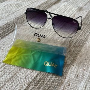 QUAY black gradient lens aviator frame sunglasses. Comes with case & dust cloth